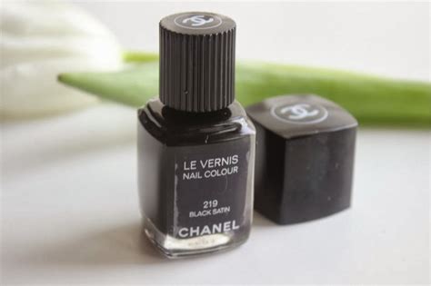 Chanel Le Vernis in Black Satin Review 